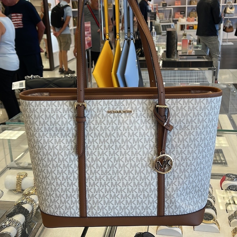 MICHAEL KORS
Jet Set Travel Large Logo Tote Shoulder Bag
COLOR VANILLA 
NWT - Picture 16 of 16